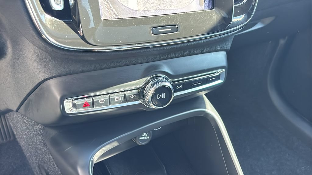 Certified 2026 Volvo XC40 B5 Plus AWD/4WD image 20