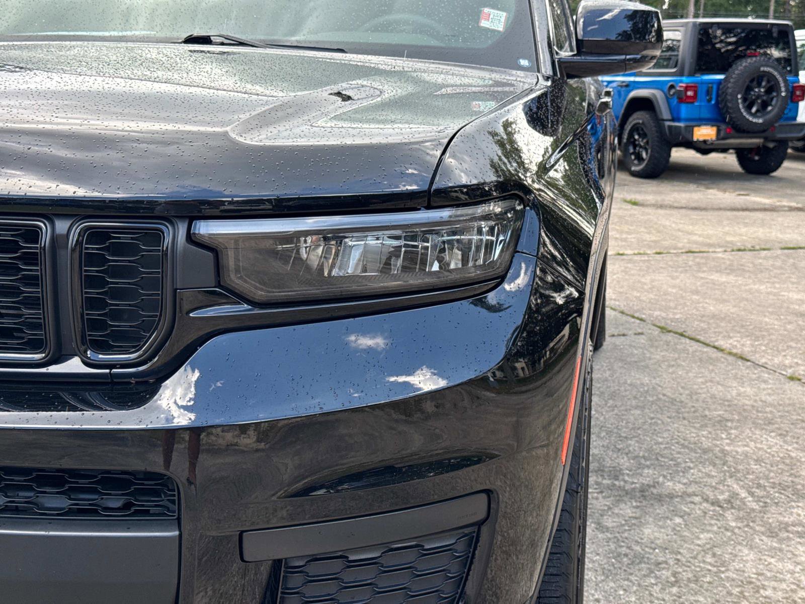 Certified 2023 Jeep Grand Cherokee L Laredo RWD image 9