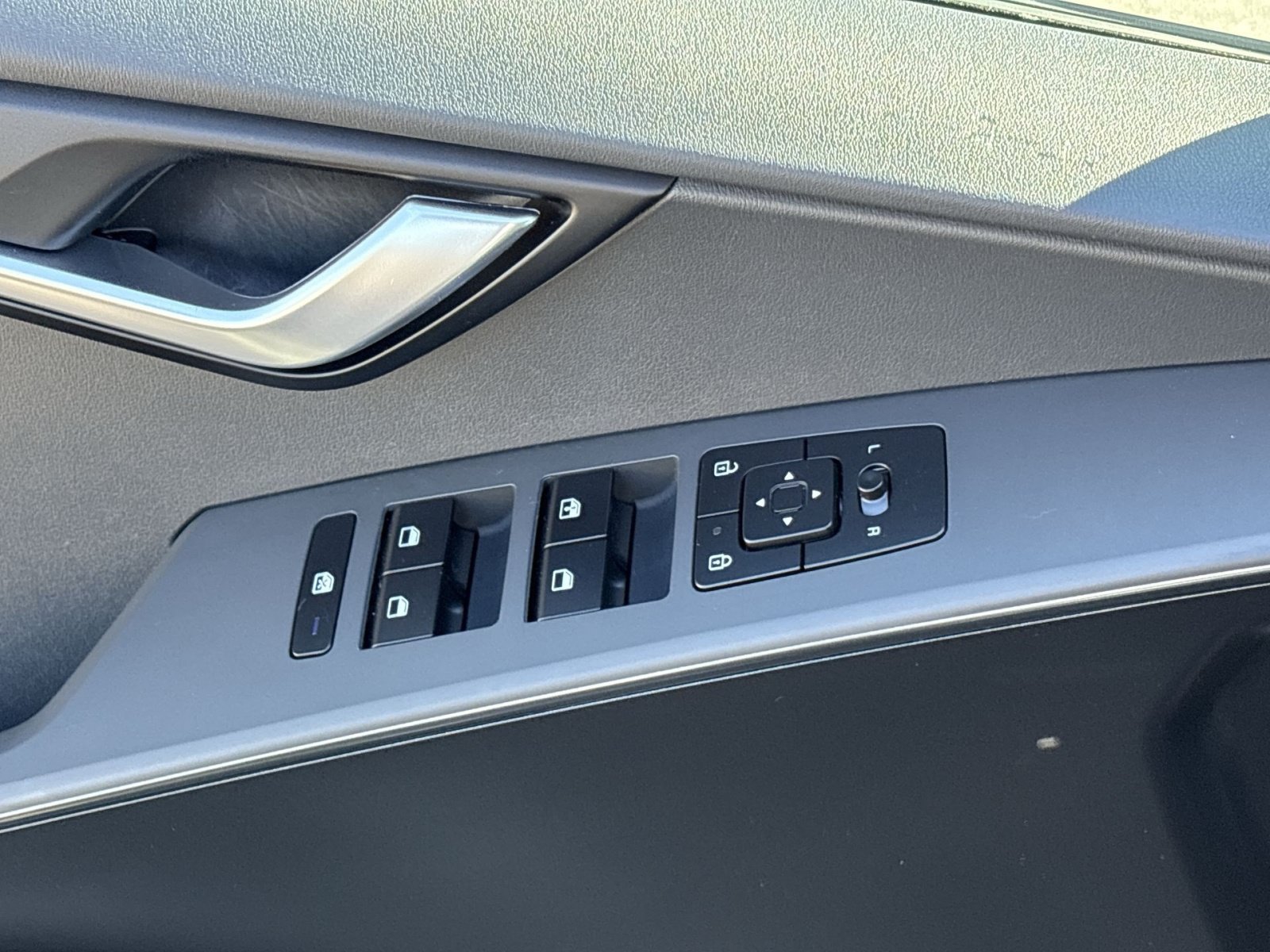 Used 2025 Kia Niro LX FWD image 15