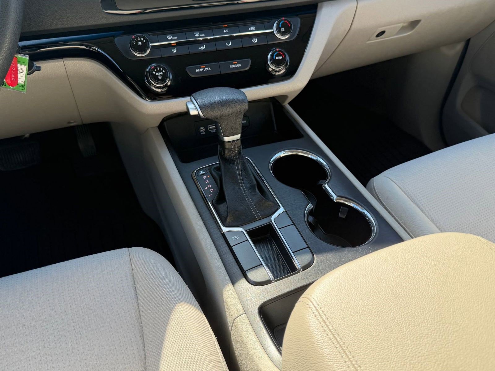 Used 2021 Kia Sedona LX FWD image 17