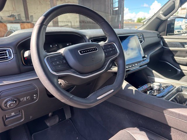Used 2024 Jeep Wagoneer L Series II AWD/4WD image 11
