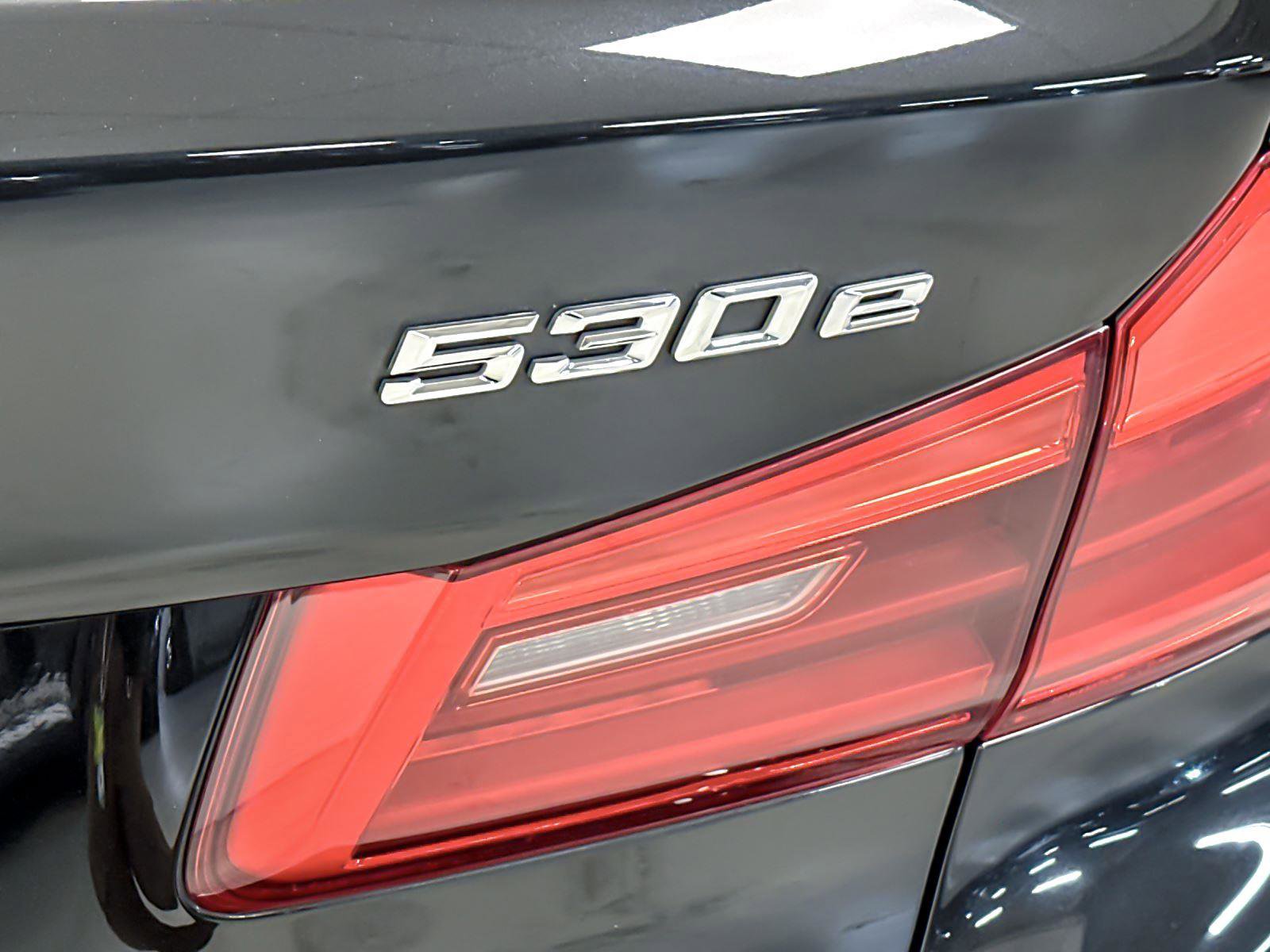 Used 2018 BMW 530e w/ Premium Package 2 image 25