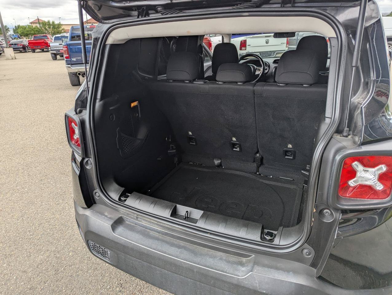 Used 2017 Jeep Renegade Latitude w/ Cold Weather Group AWD/4WD image 27