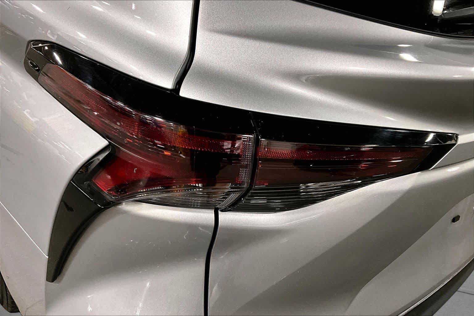 Used 2024 Toyota Sienna XLE FWD image 29