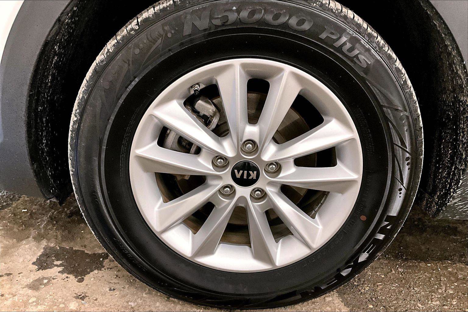 Used 2020 Kia Sorento AWD V6 image 9