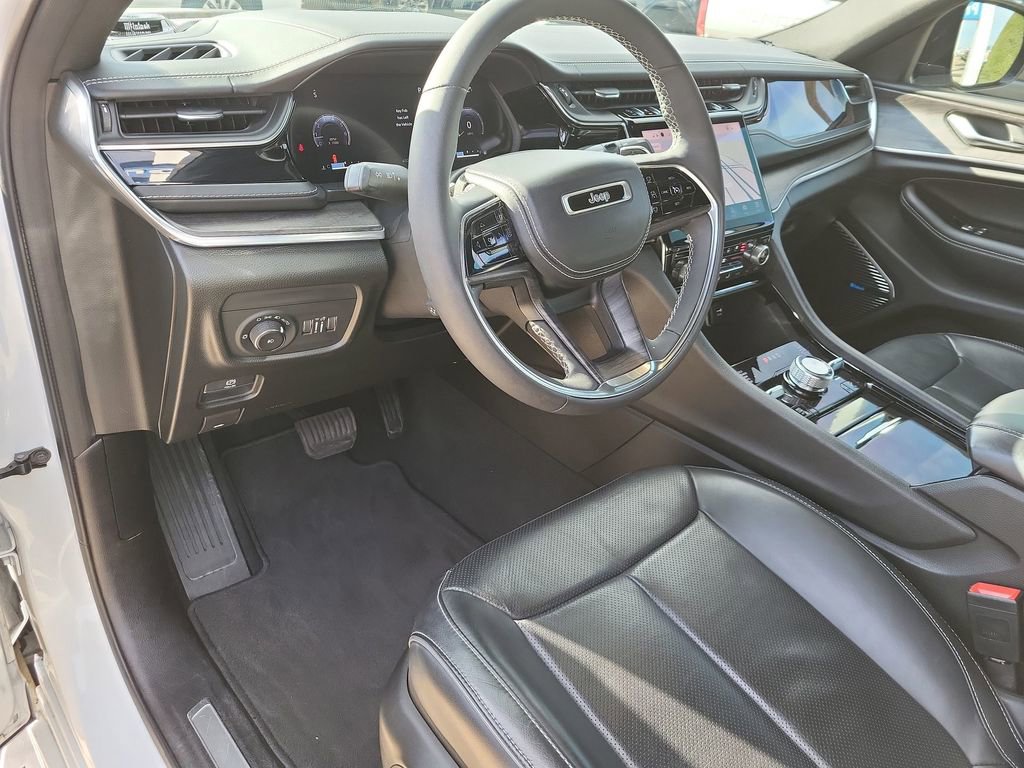 Used 2023 Jeep Grand Cherokee Overland image 10