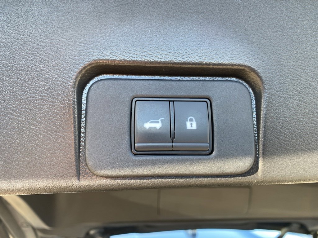 Used 2023 Nissan Rogue SL image 18