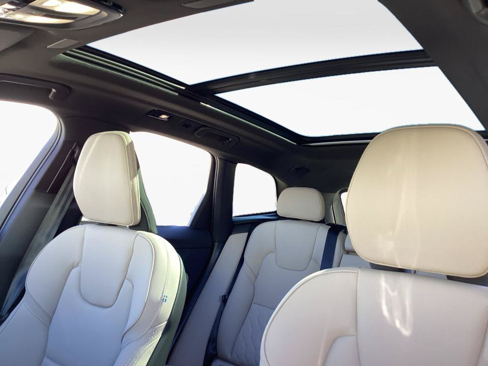 New 2027 Volvo XC60 B5 Plus AWD/4WD image 21