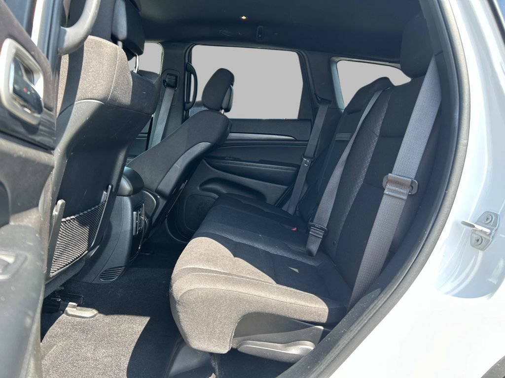 Used 2020 Jeep Grand Cherokee Laredo AWD/4WD image 16
