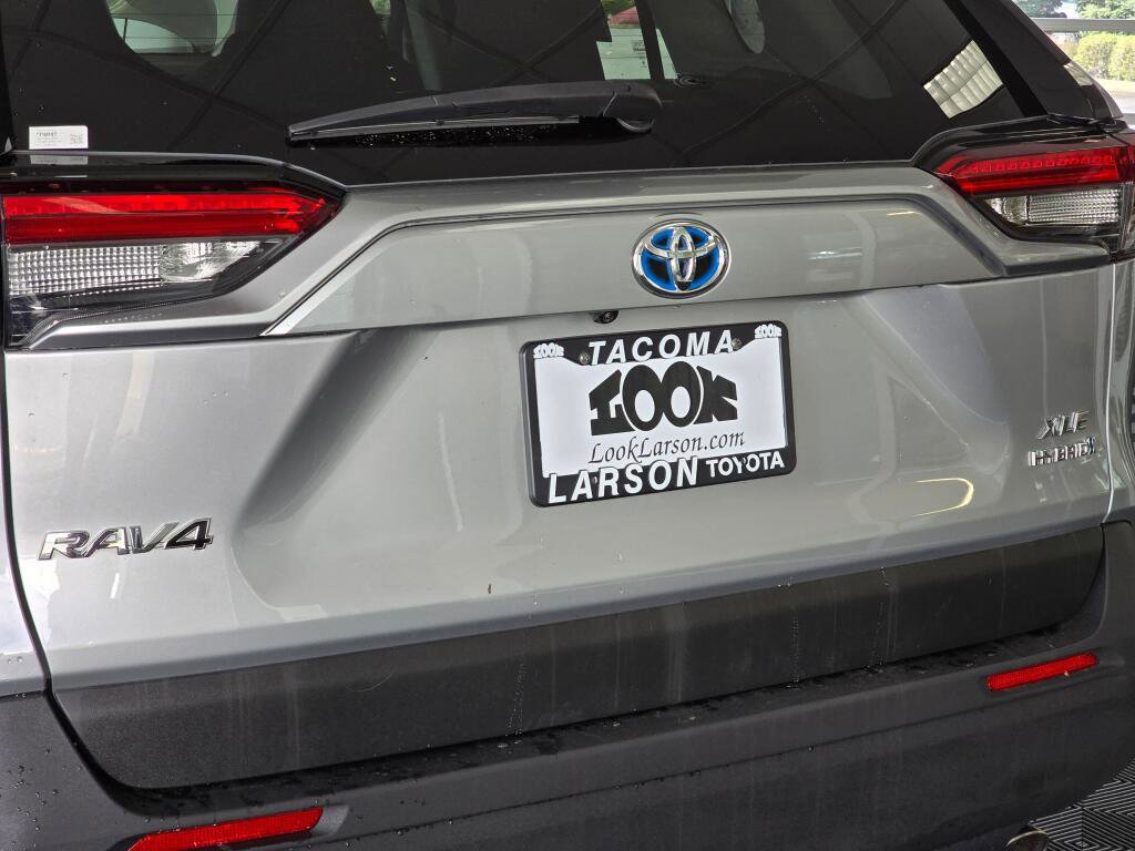 Used 2024 Toyota RAV4 XLE AWD/4WD image 12