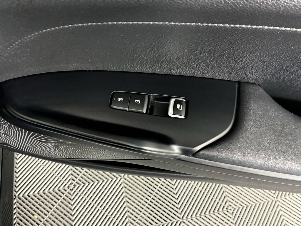 Used 2022 Kia K5 LX image 32
