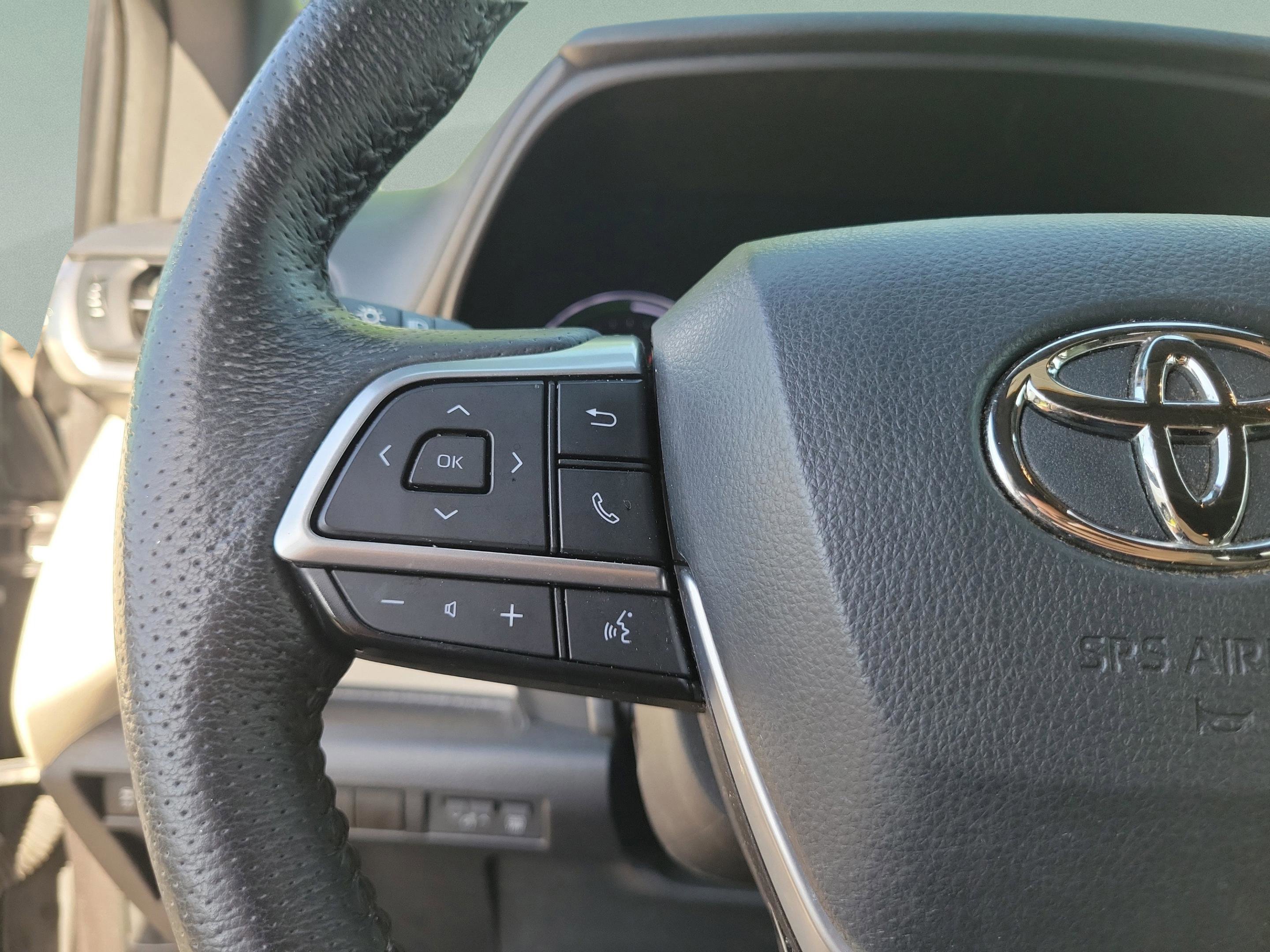 Used 2021 Toyota Sienna Limited image 11