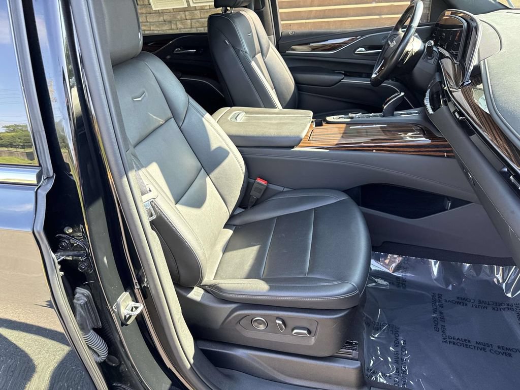 Used 2024 Cadillac Escalade ESV Luxury RWD image 7