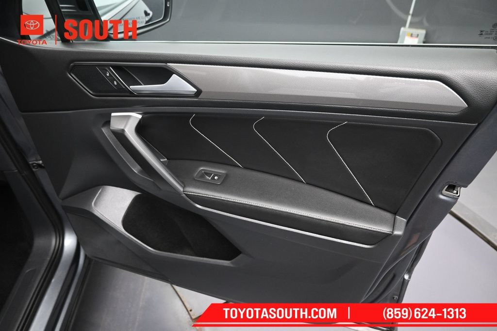 Used 2024 Volkswagen Tiguan SE AWD/4WD image 36