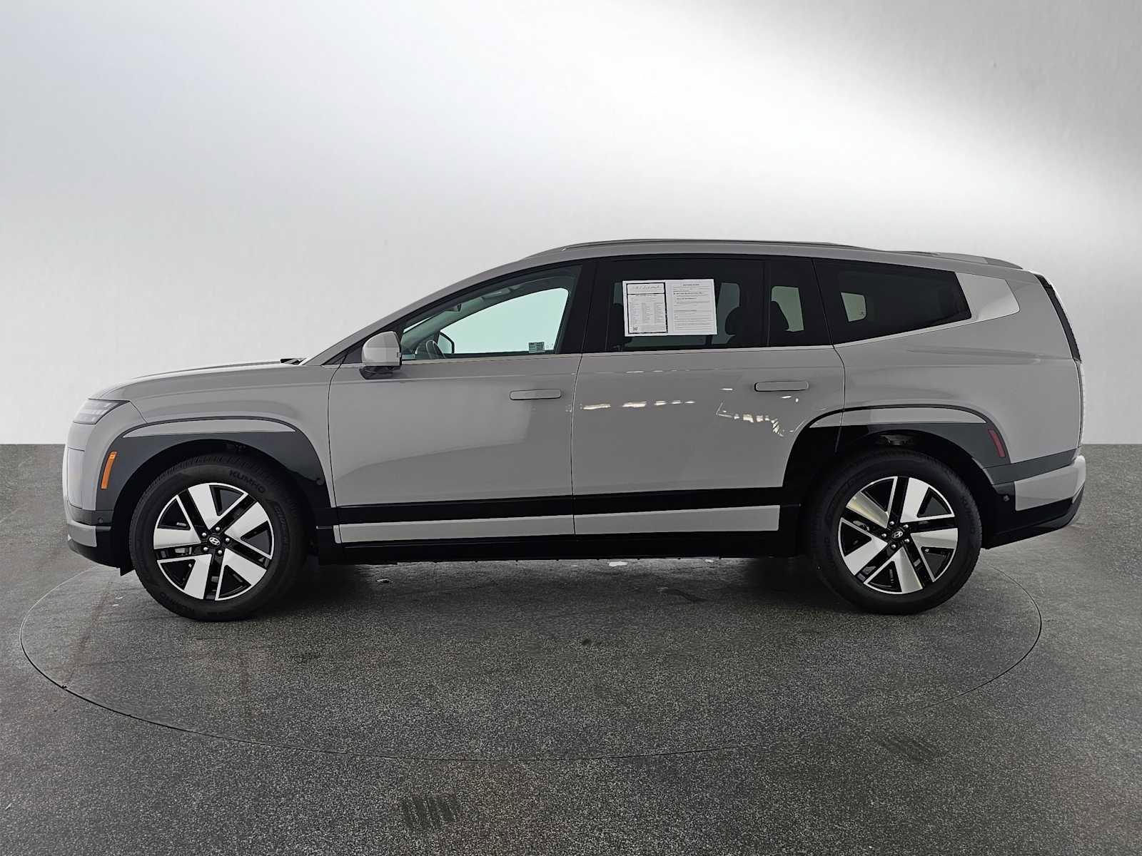 Used 2026 Hyundai Ioniq 9 SEL image 6