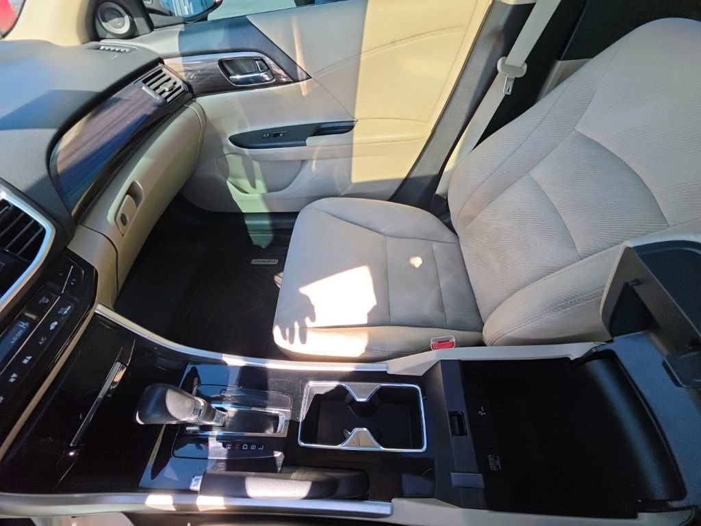 Used 2016 Honda Accord EX image 24