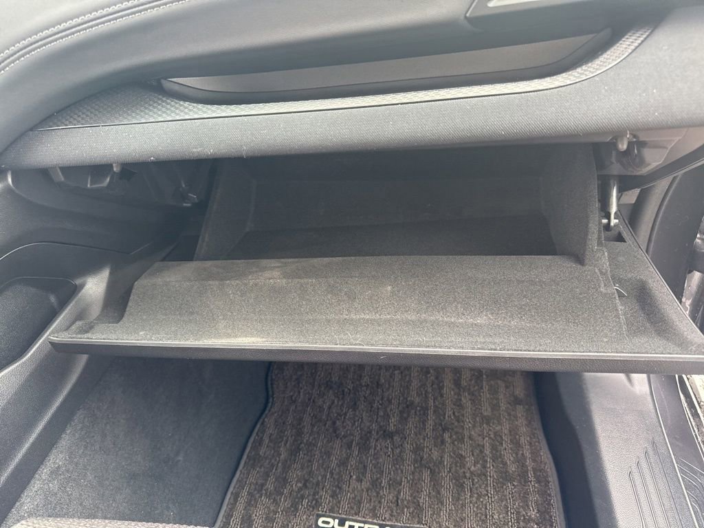 Used 2025 Subaru Outback Premium image 13