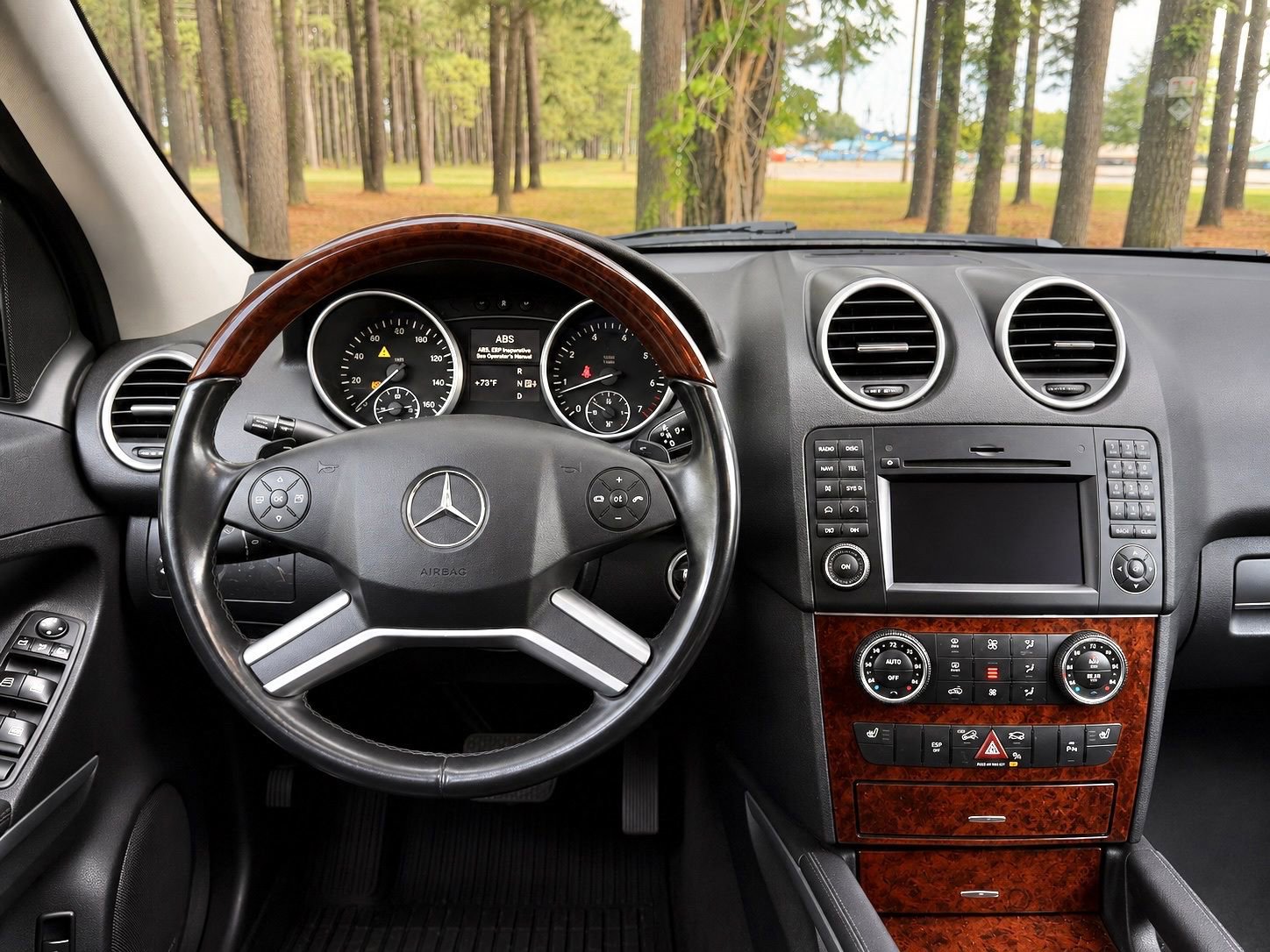 Used 2011 Mercedes-Benz ML 550 4MATIC image 3