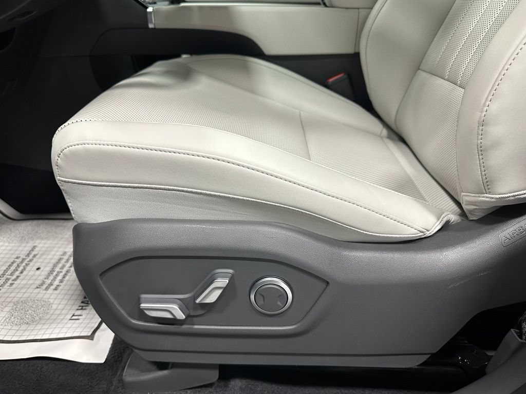 Used 2026 Hyundai Santa Fe SEL AWD/4WD image 12