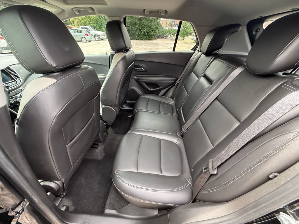 Used 2018 Chevrolet Trax Premier w/ Midnight Edition FWD image 28