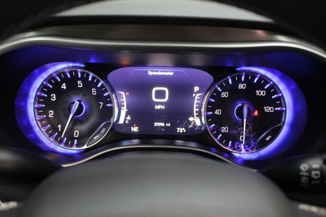 Used 2024 Chrysler Pacifica Touring-L image 15