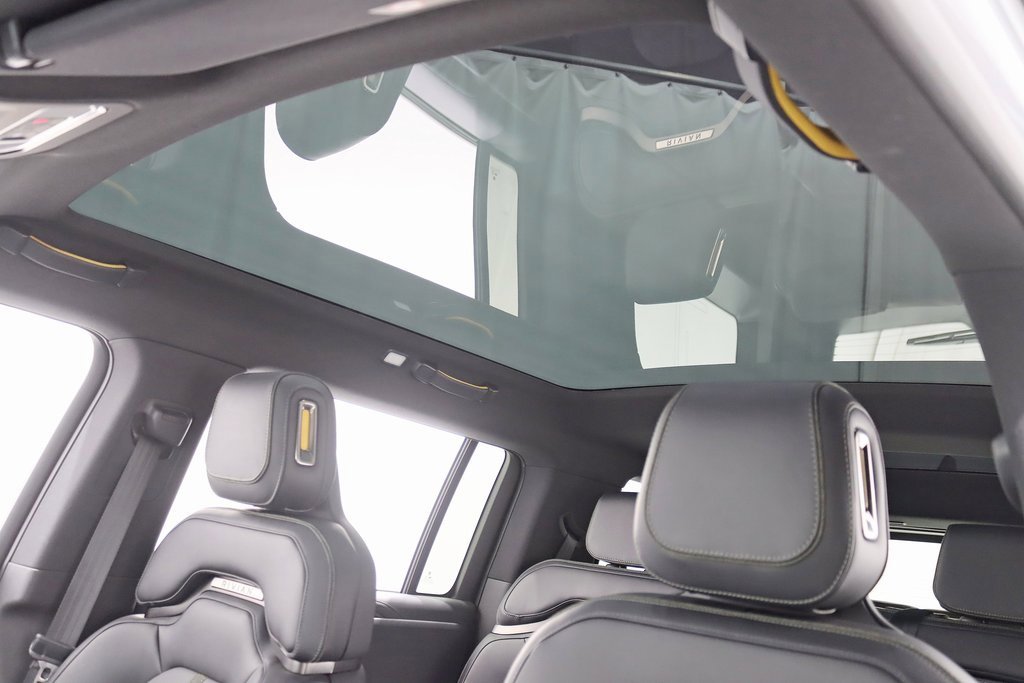 Used 2025 Rivian R1S Adventure image 29