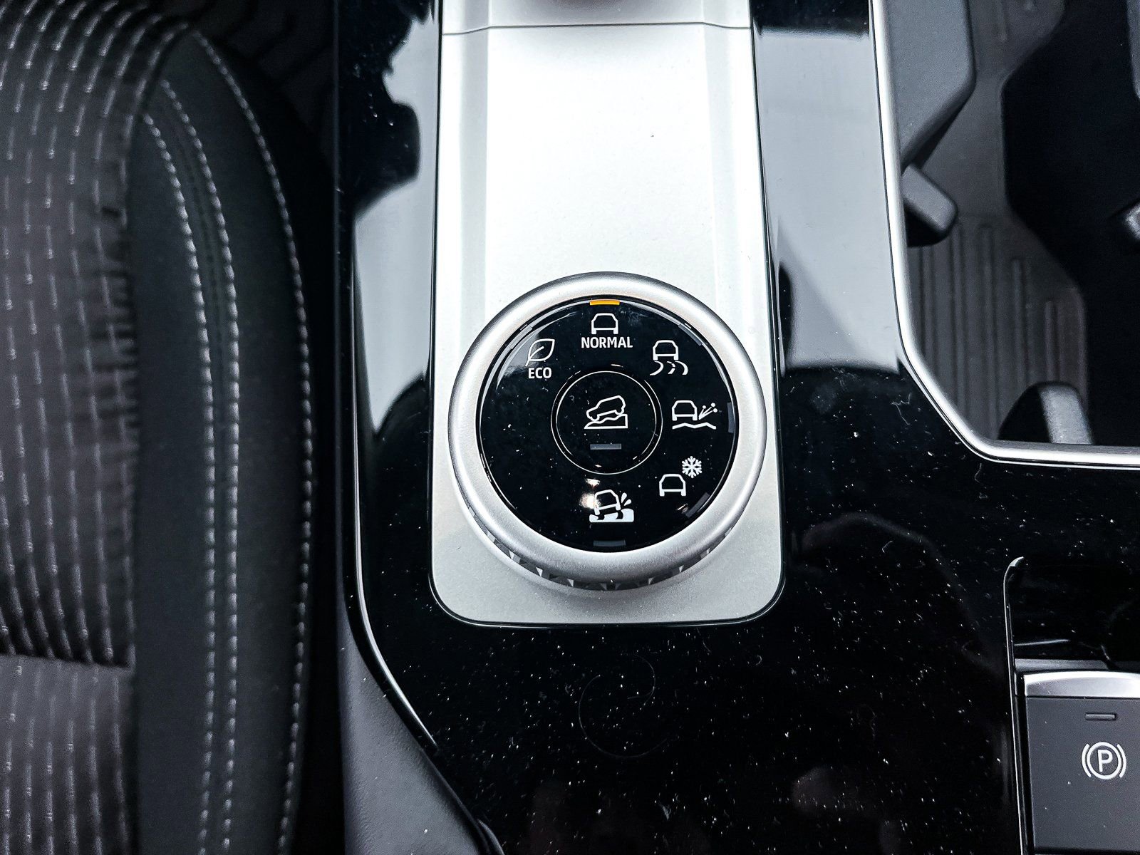 New 2025 Mitsubishi Outlander ES image 19