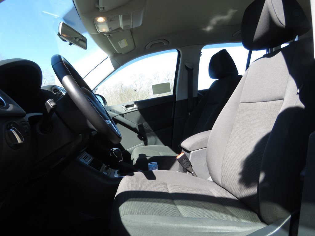 Used 2017 Volkswagen Tiguan Limited w/ Premium Package image 10