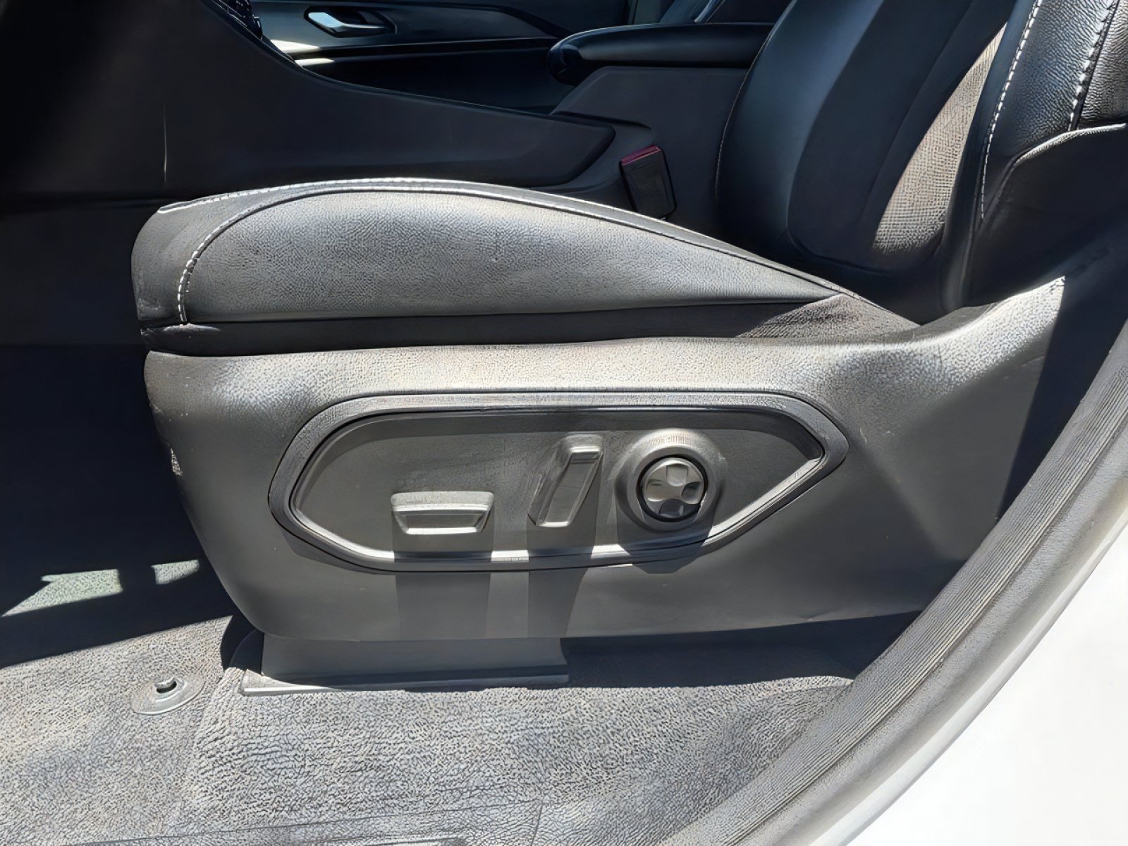 Used 2025 Jeep Grand Cherokee L Altitude RWD image 27