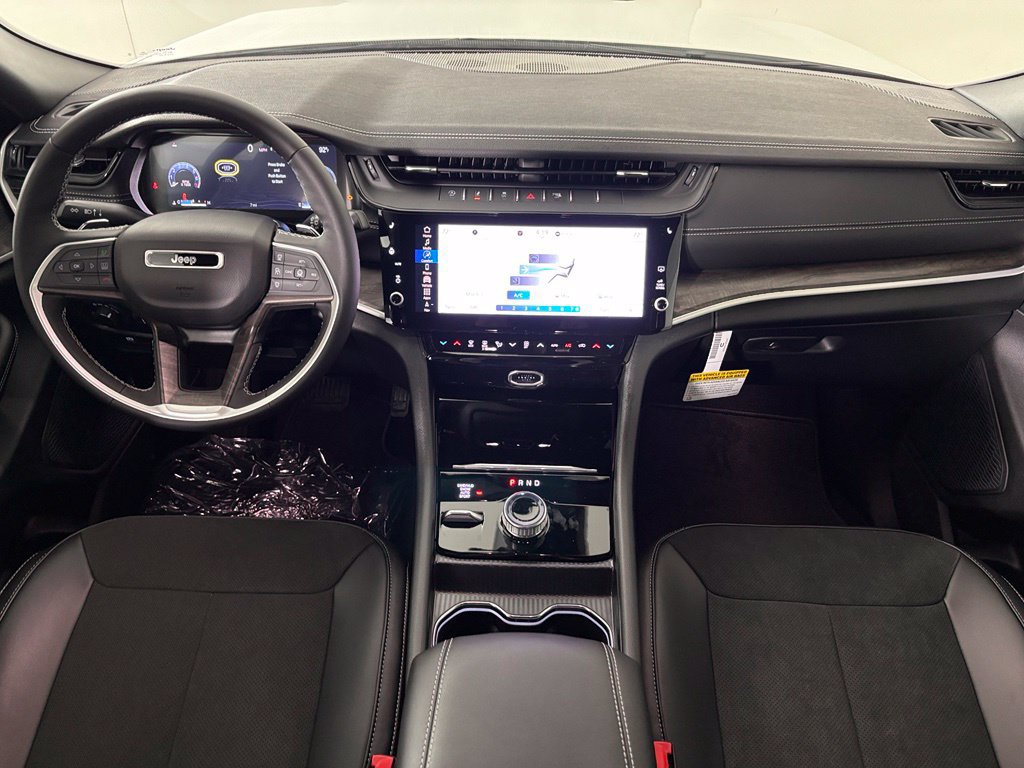 New 2027 Jeep Grand Cherokee Altitude AWD/4WD image 33