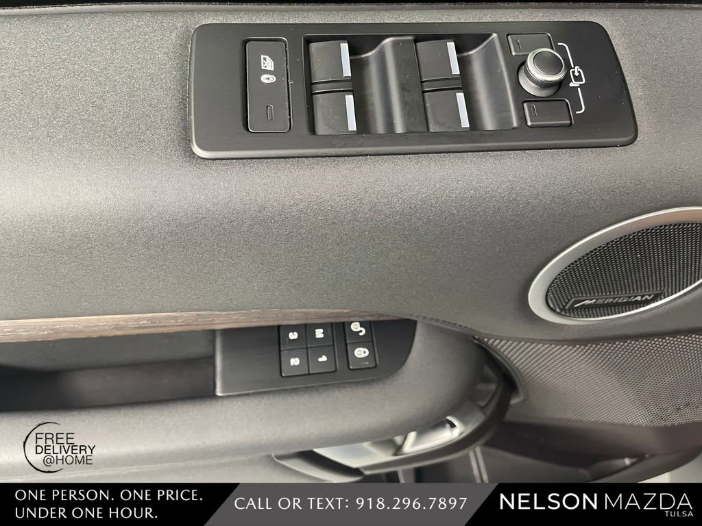 Used 2018 Land Rover Discovery HSE image 21