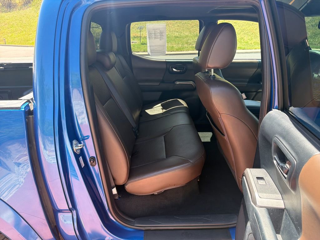 Used 2016 Toyota Tacoma Limited w/ Towing Package AWD/4WD image 25