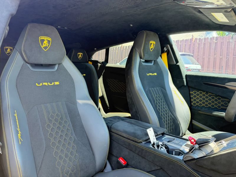 Used 2023 Lamborghini Urus Performante AWD/4WD image 34