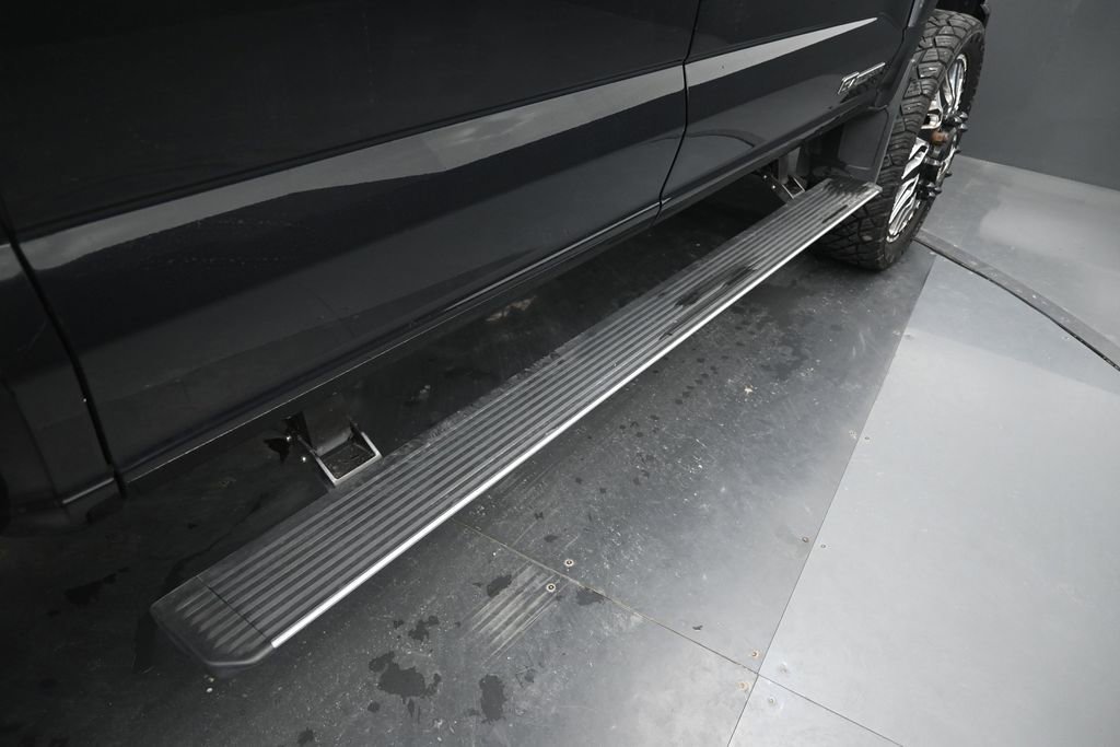 Used 2023 Ford F350 Platinum w/ FX4 Off-Road Package AWD/4WD image 12