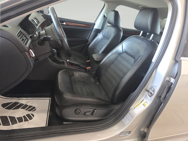 Used 2013 Volkswagen Passat TDI SEL Premium FWD image 12