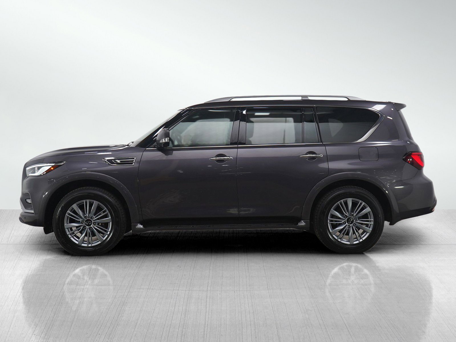 Used 2024 INFINITI QX80 Premium Select image 2