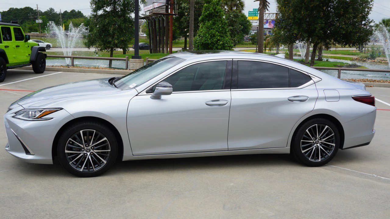 Certified 2023 Lexus ES 350 w/ Premium Package image 5