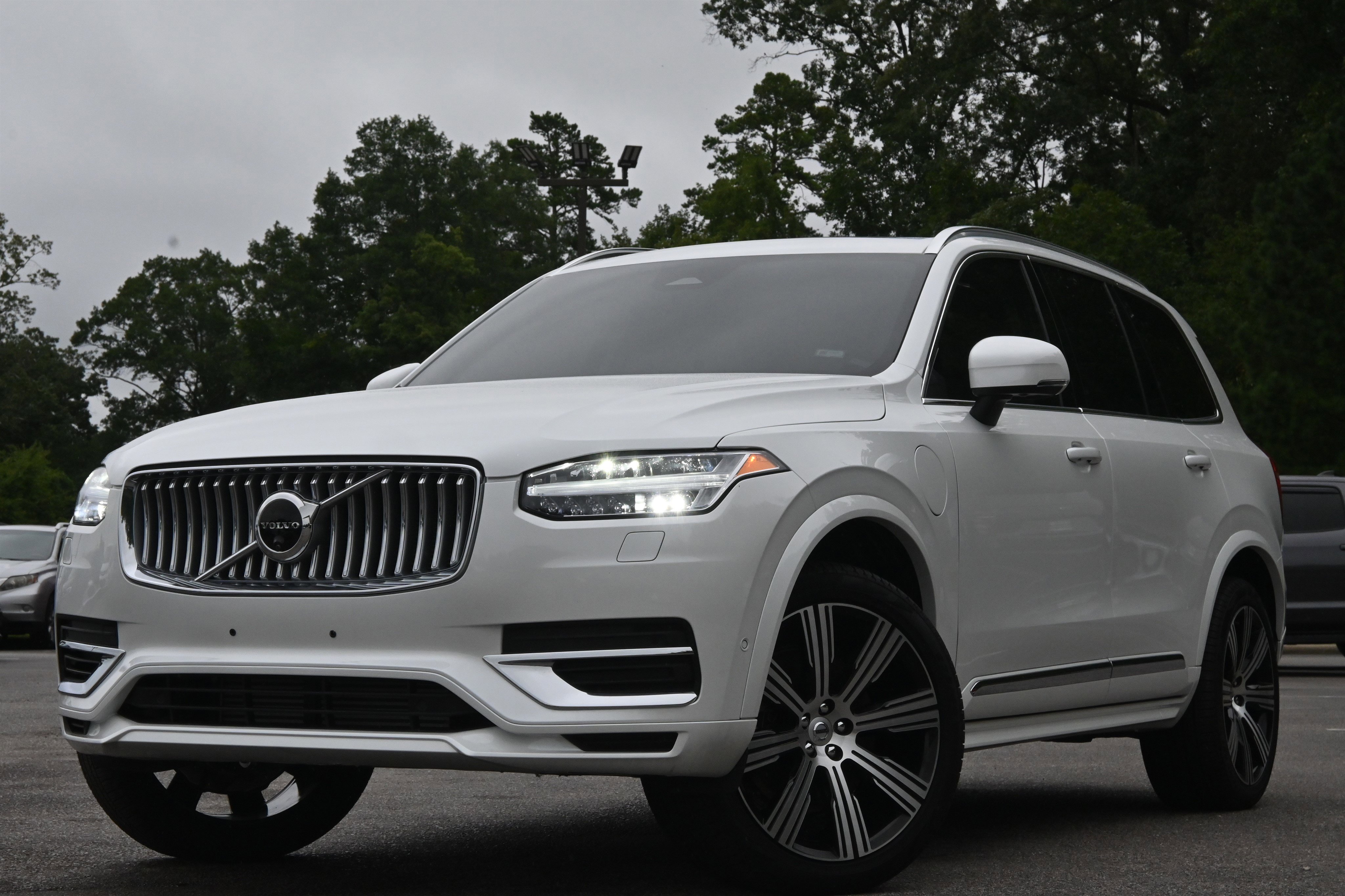 Used 2025 Volvo XC90 T8 Plus w/ Protection Package Premier image 4