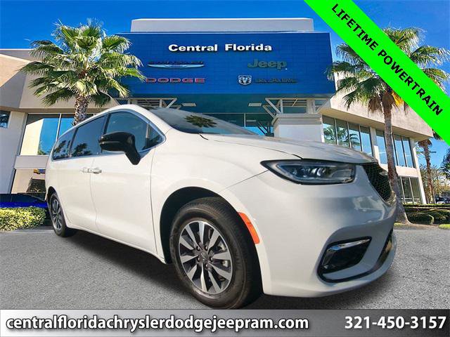 Certified 2025 Chrysler Pacifica Select