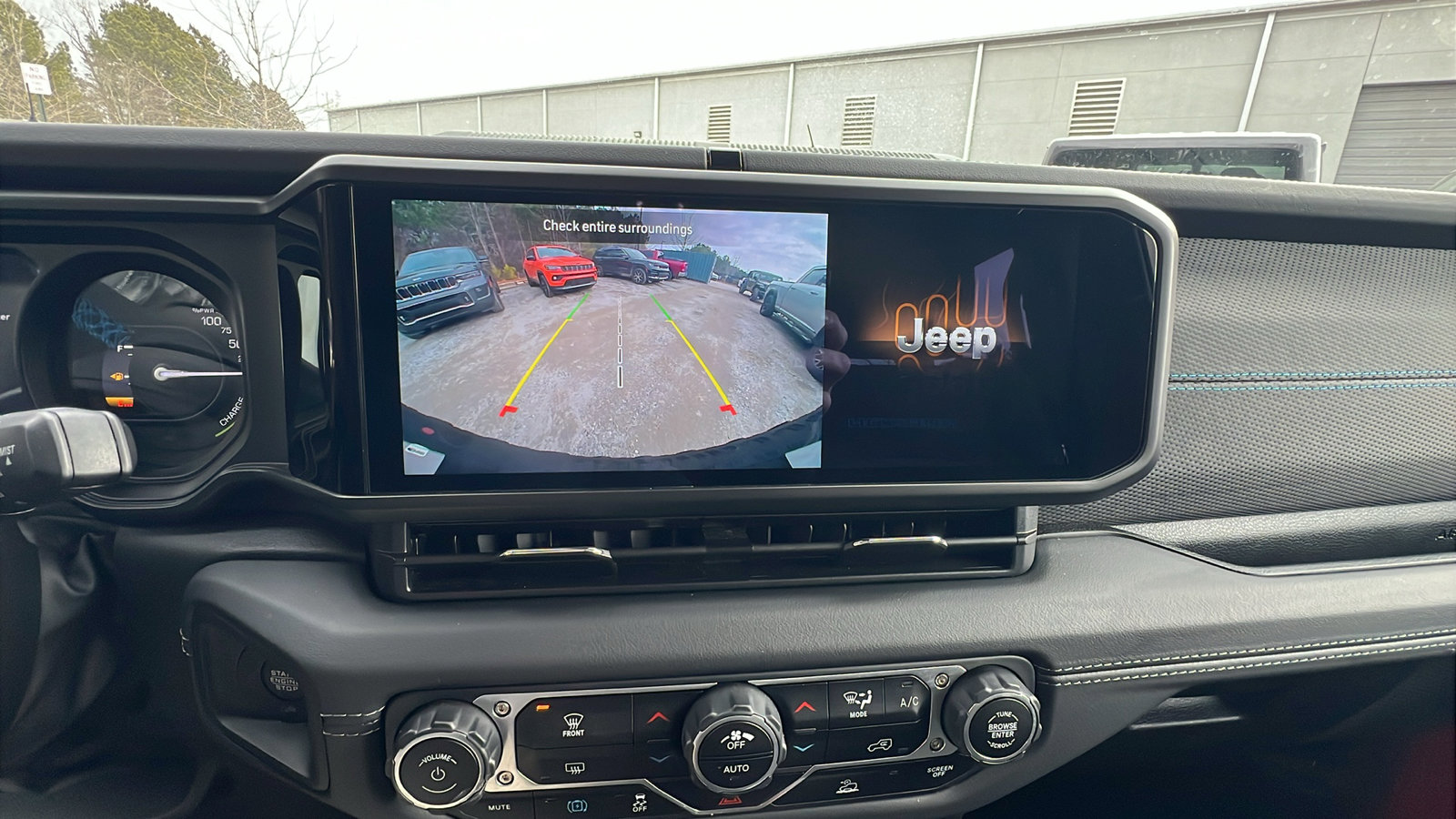 Used 2025 Jeep Wrangler Unlimited Rubicon 4xe image 33