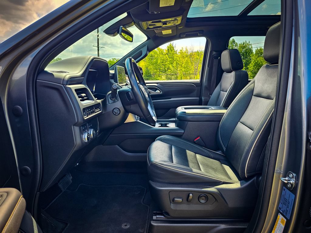 Used 2022 GMC Yukon XL SLT w/ SLT Premium Package AWD/4WD image 13