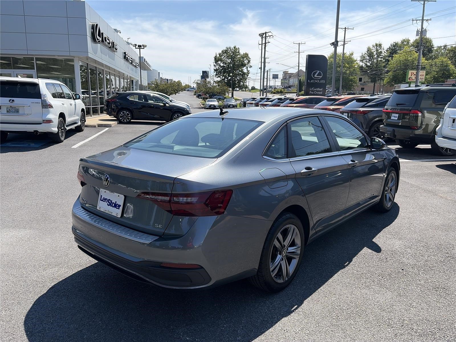 Used 2022 Volkswagen Jetta SE FWD image 5