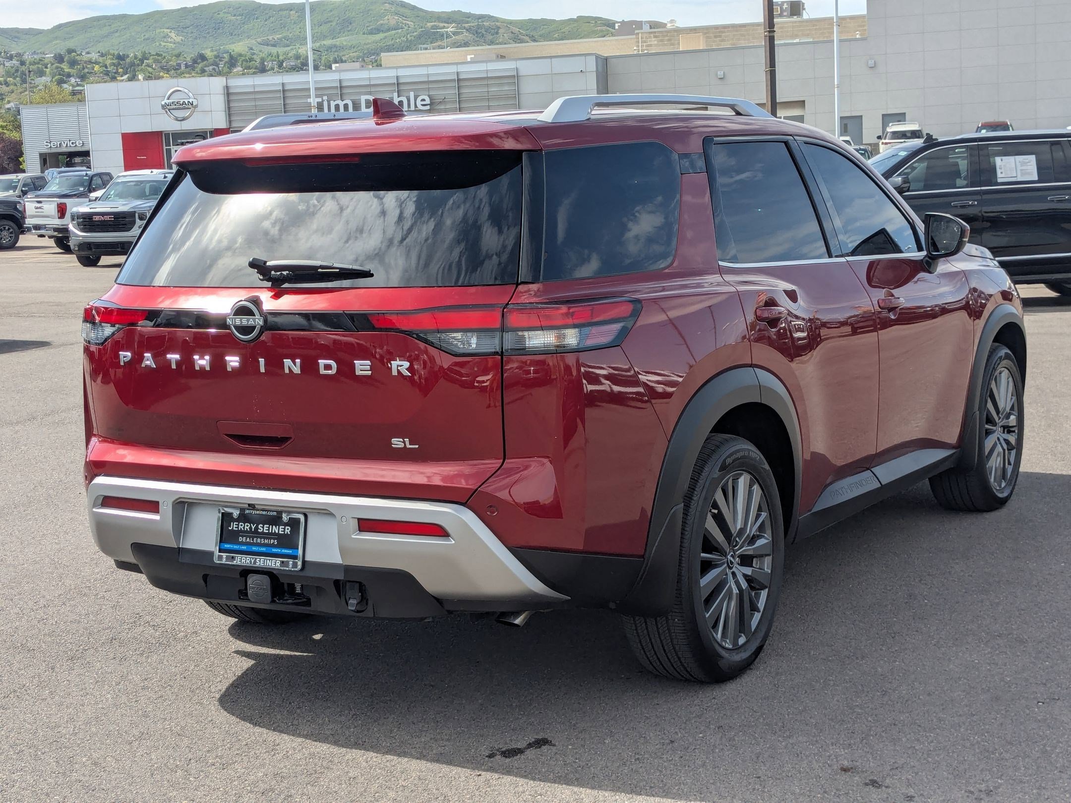 Used 2025 Nissan Pathfinder SL w/ SL Premium Package FWD image 6