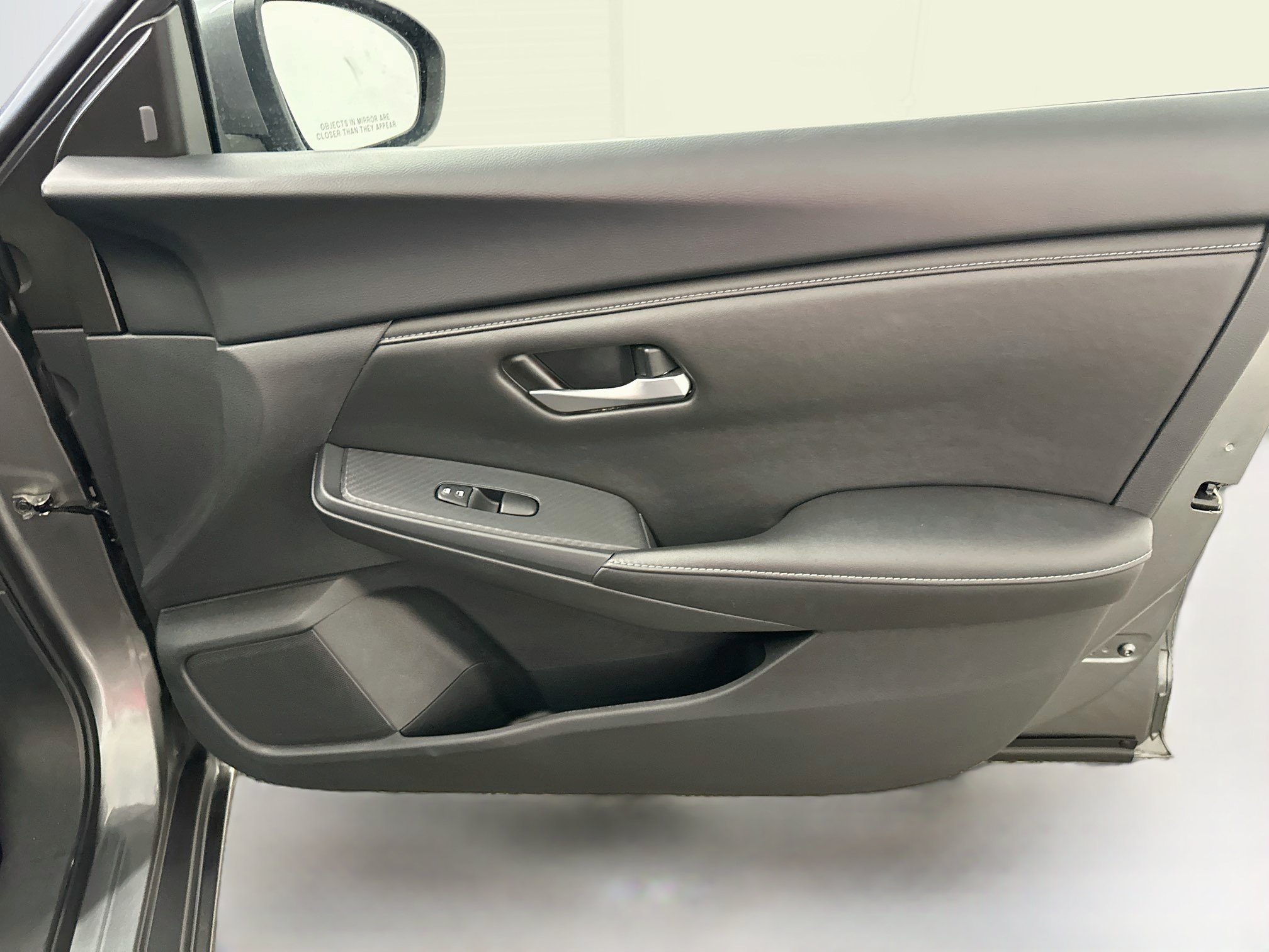 Used 2025 Nissan Sentra SV FWD image 32