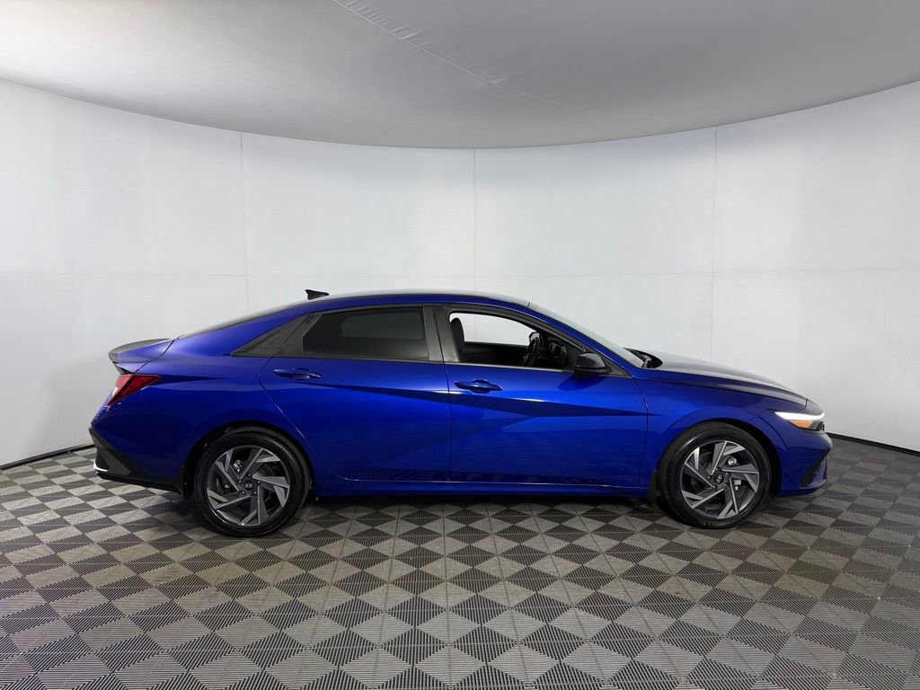 Used 2025 Hyundai Elantra Sport image 3