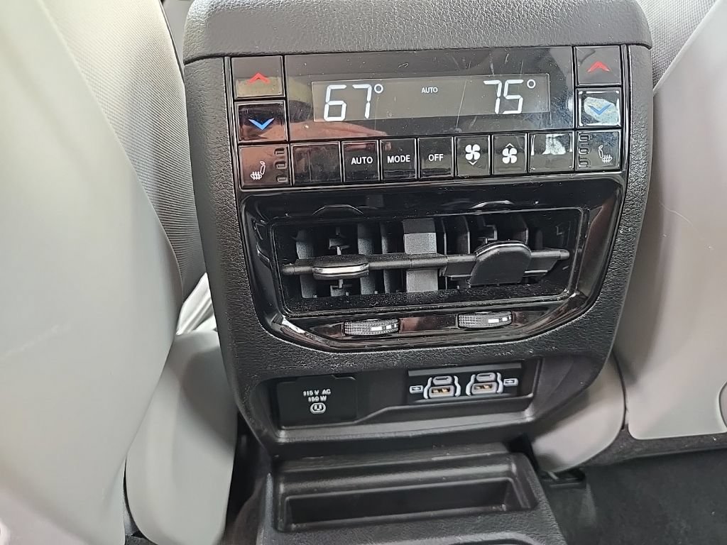 Used 2021 Jeep Grand Cherokee L Overland w/ Luxury Tech Group IV AWD/4WD image 43