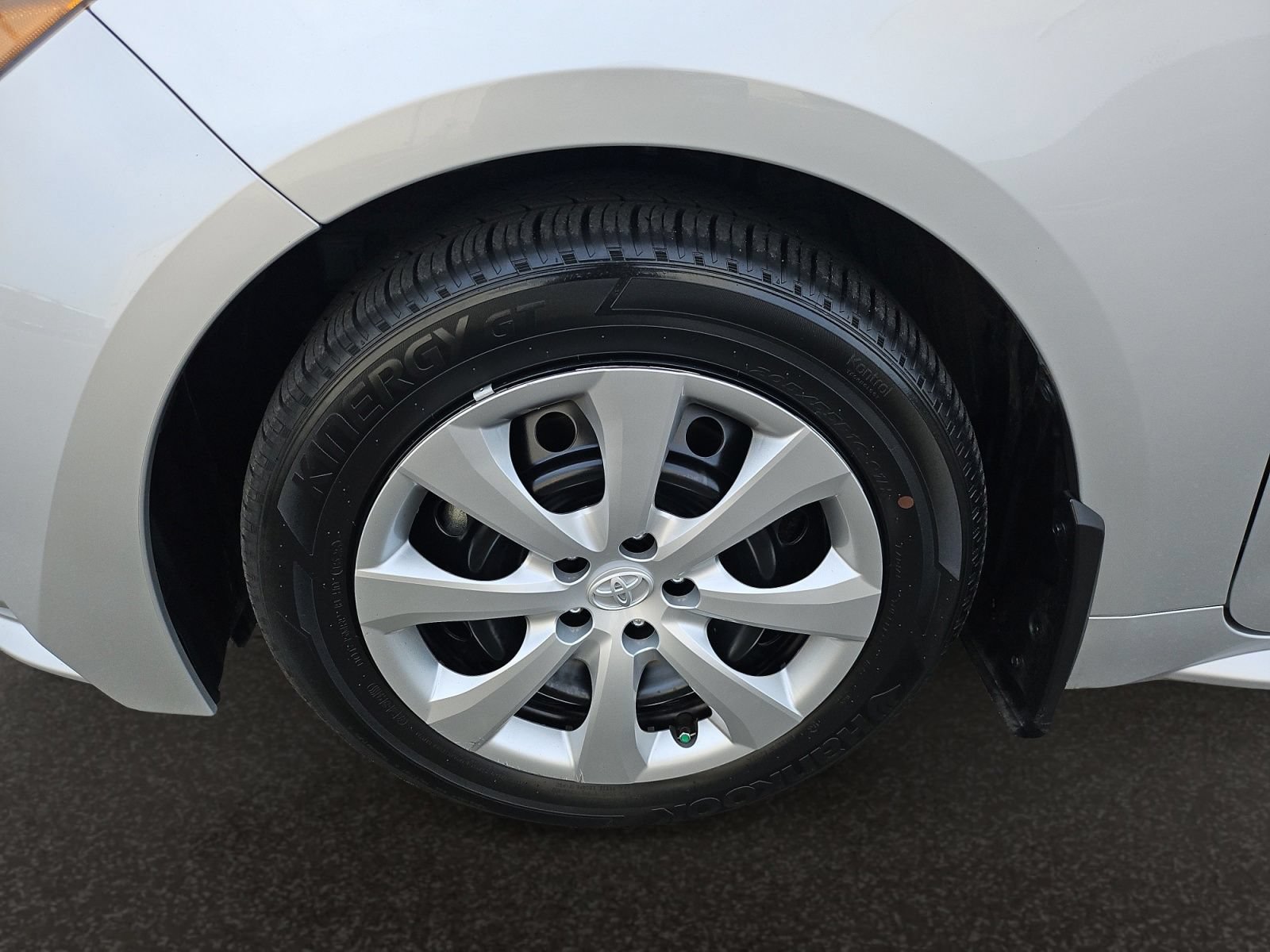 Used 2025 Toyota Corolla LE FWD image 40