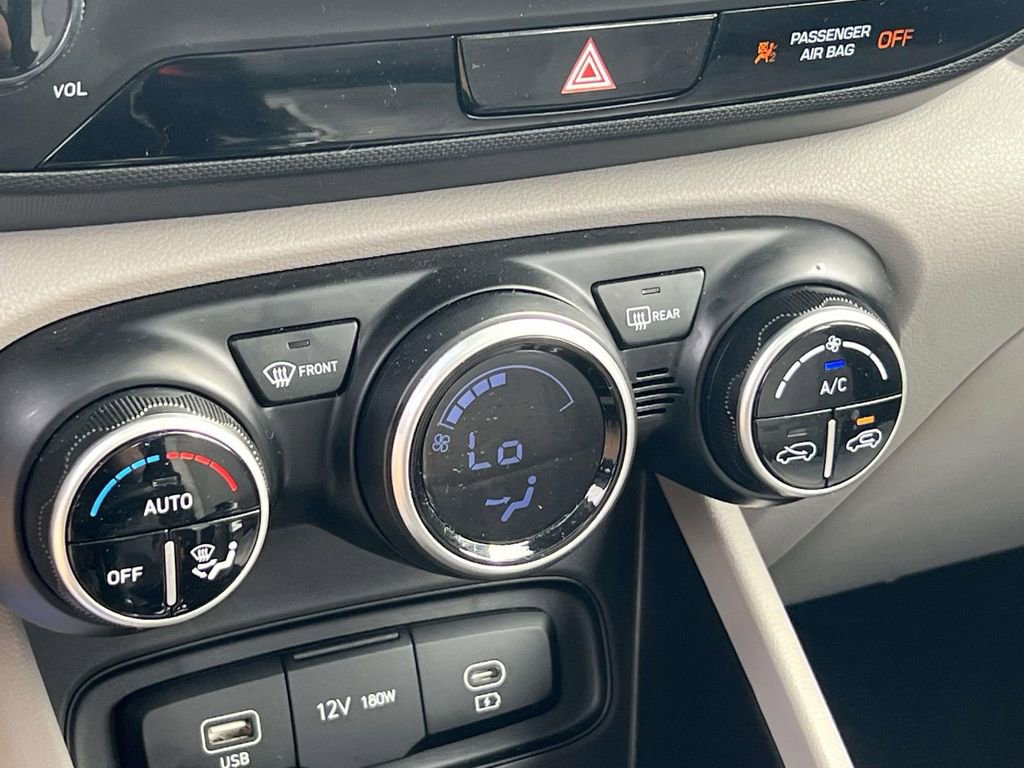 Certified 2025 Hyundai Venue SEL image 33