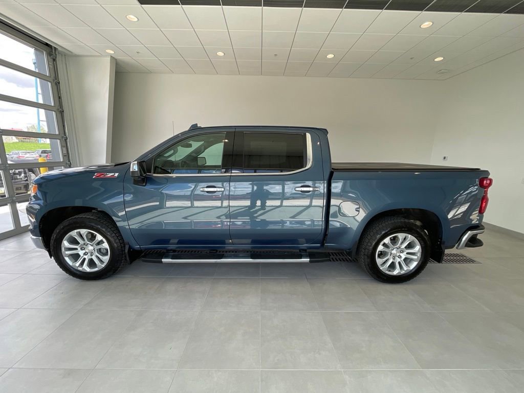 Used 2024 Chevrolet Silverado 1500 LTZ AWD/4WD image 2