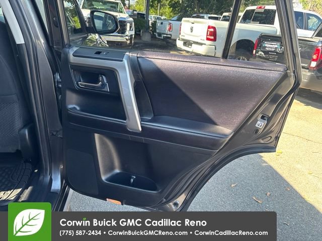 Used 2017 Toyota 4Runner SR5 AWD/4WD image 33